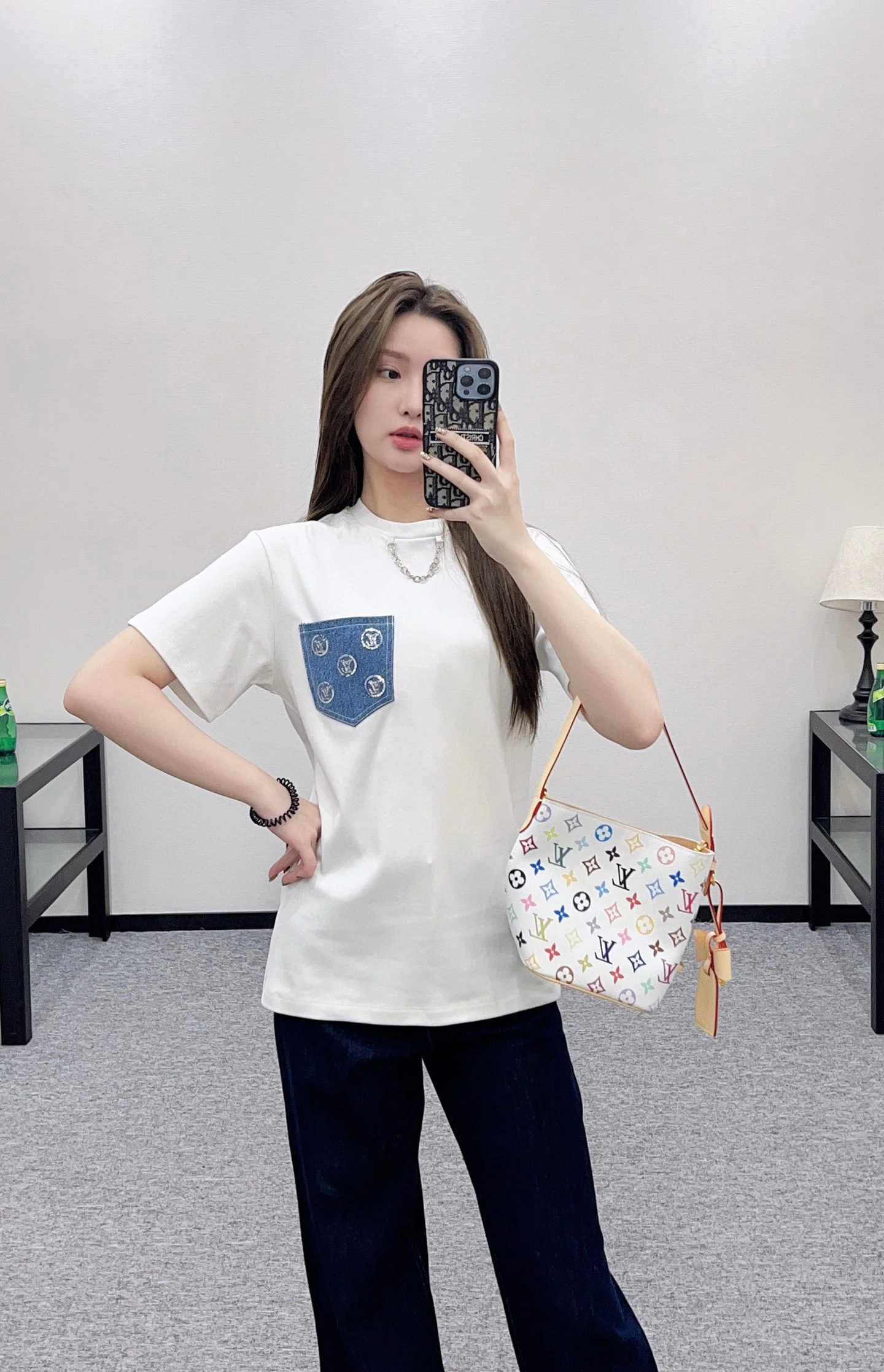 루이비통 컬러 블록 포켓 여성 반팔 티셔츠 상세 이미지 3
