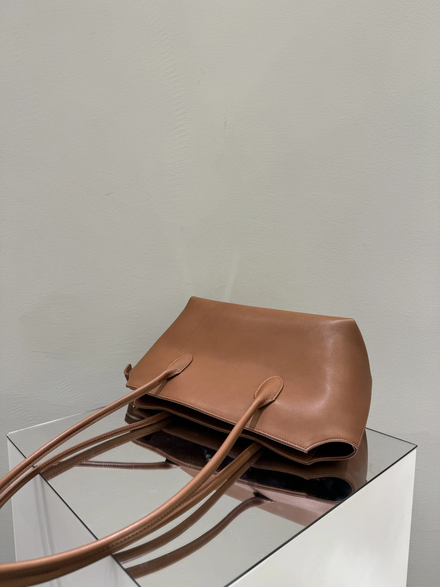 더로우 미니멀 클래식 숄더백 상세 이미지 4