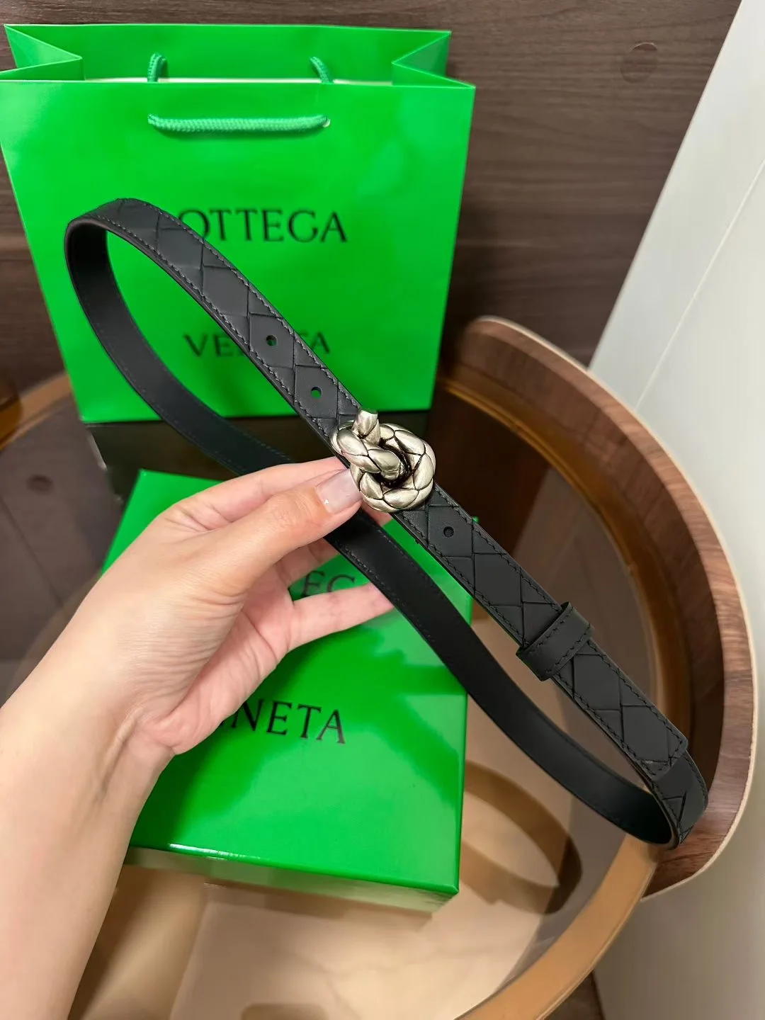보테가베네타 체크 버클 여성 가죽 벨트 상세 이미지 4