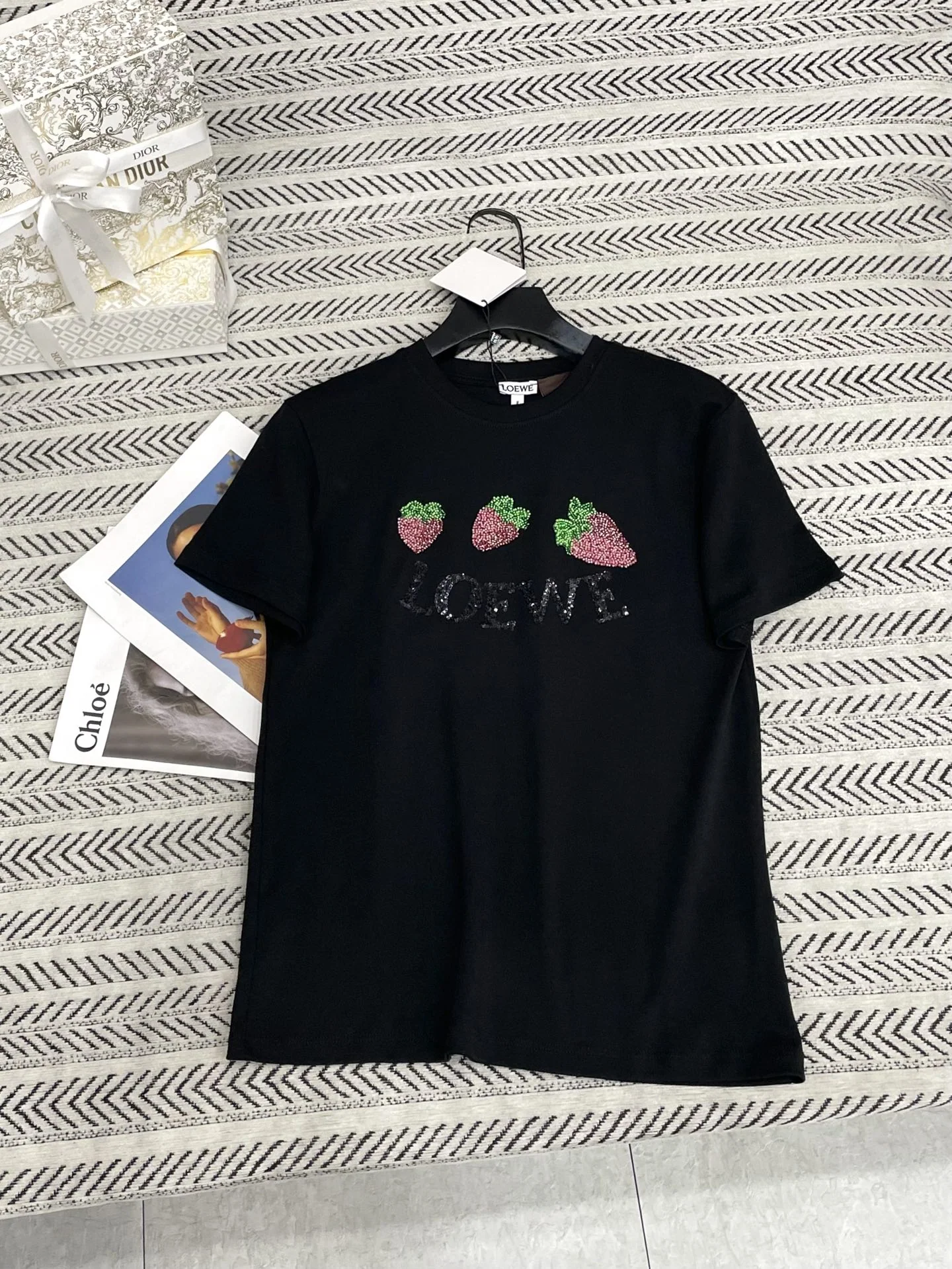 로에베 비즈 장식 딸기 그래픽 여성 반팔 티셔츠 26 SS 상세 이미지 5