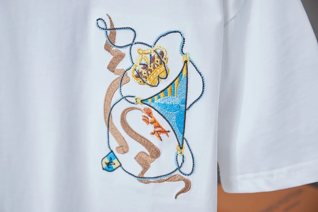 루이비통 자수 크라운 LV 반팔 티셔츠 26 SS 상세 이미지 4