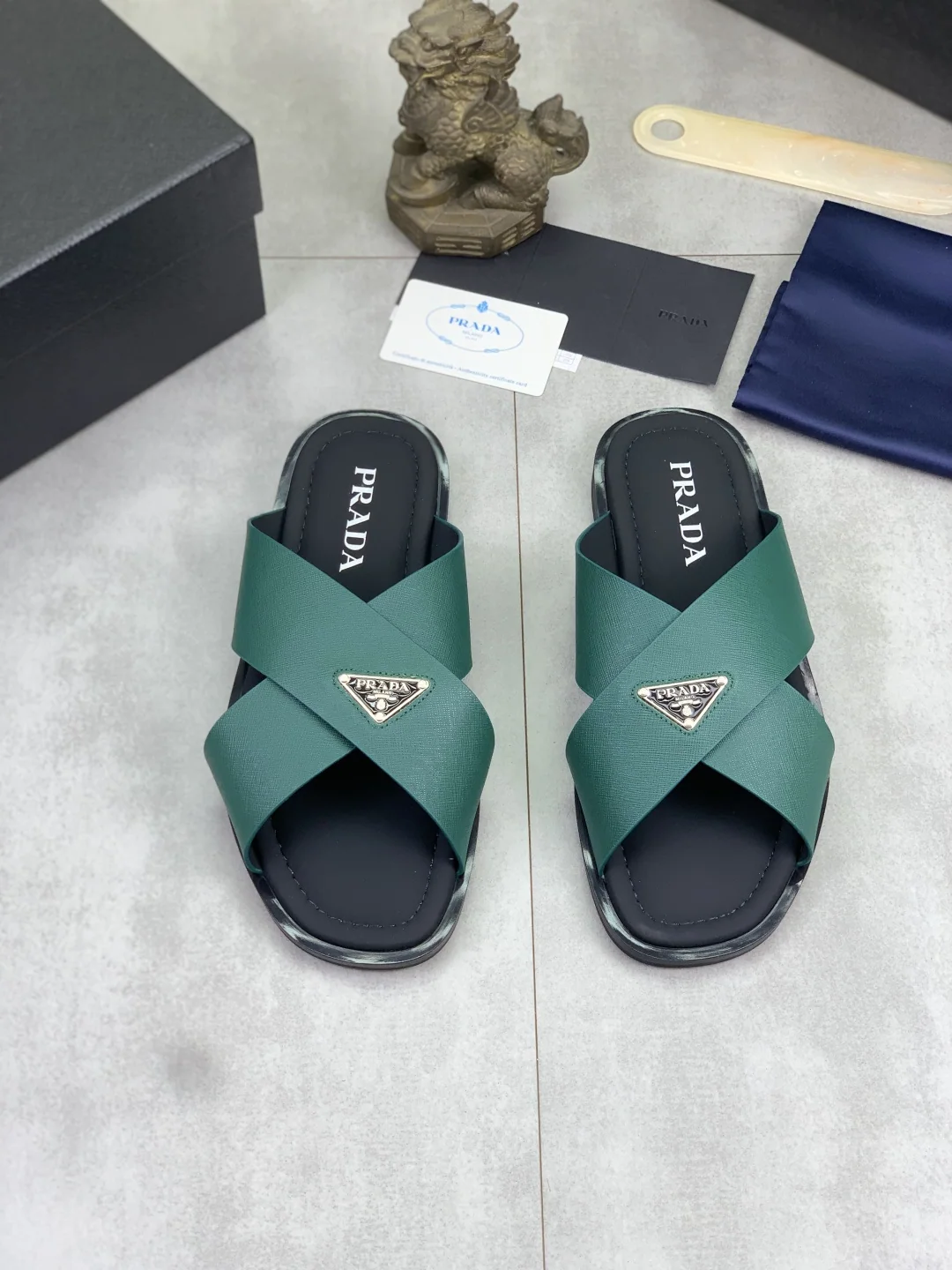 프라다 캐주얼 슬리퍼 상세 이미지 2