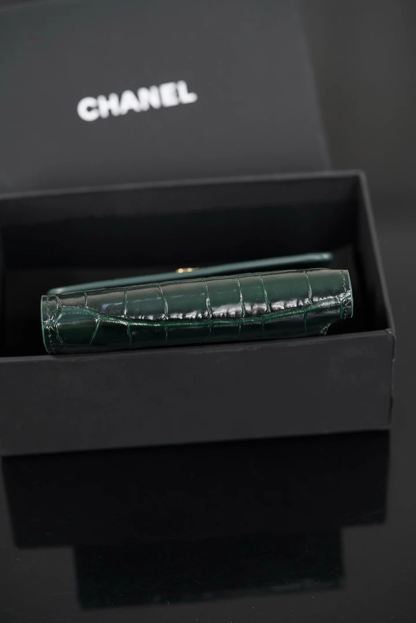 샤넬 악어 가죽 무늬 다크 그린 삼단 지갑 상세 이미지 7