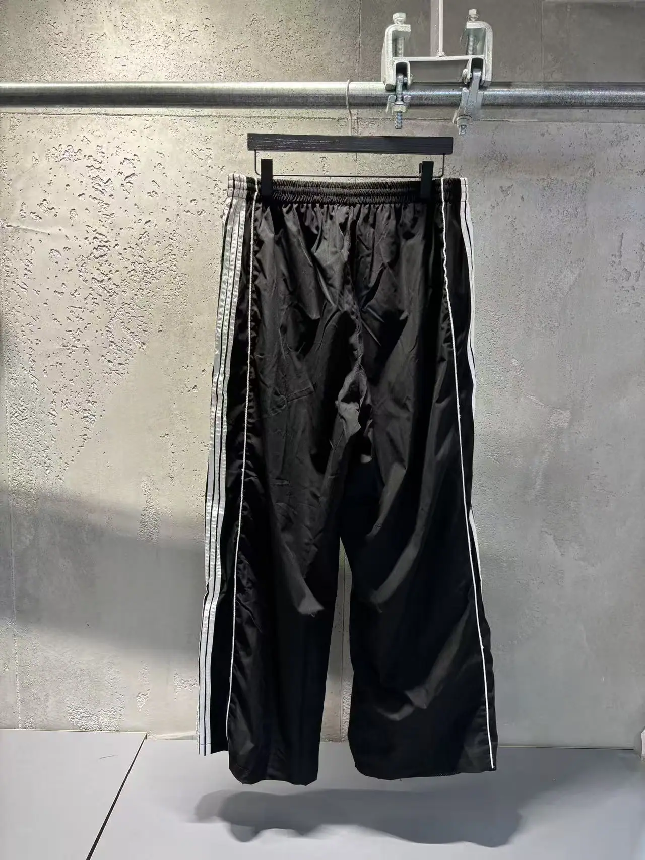발렌시아가 남성 바지 상세 이미지 3