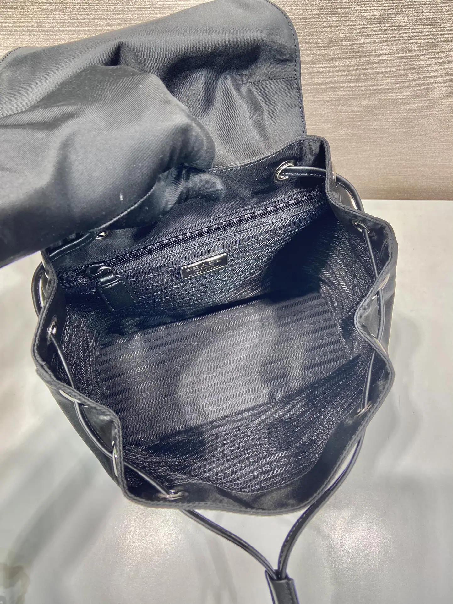 프라다 나일론 카프스킨 백팩 1BZ831 상세 이미지 8