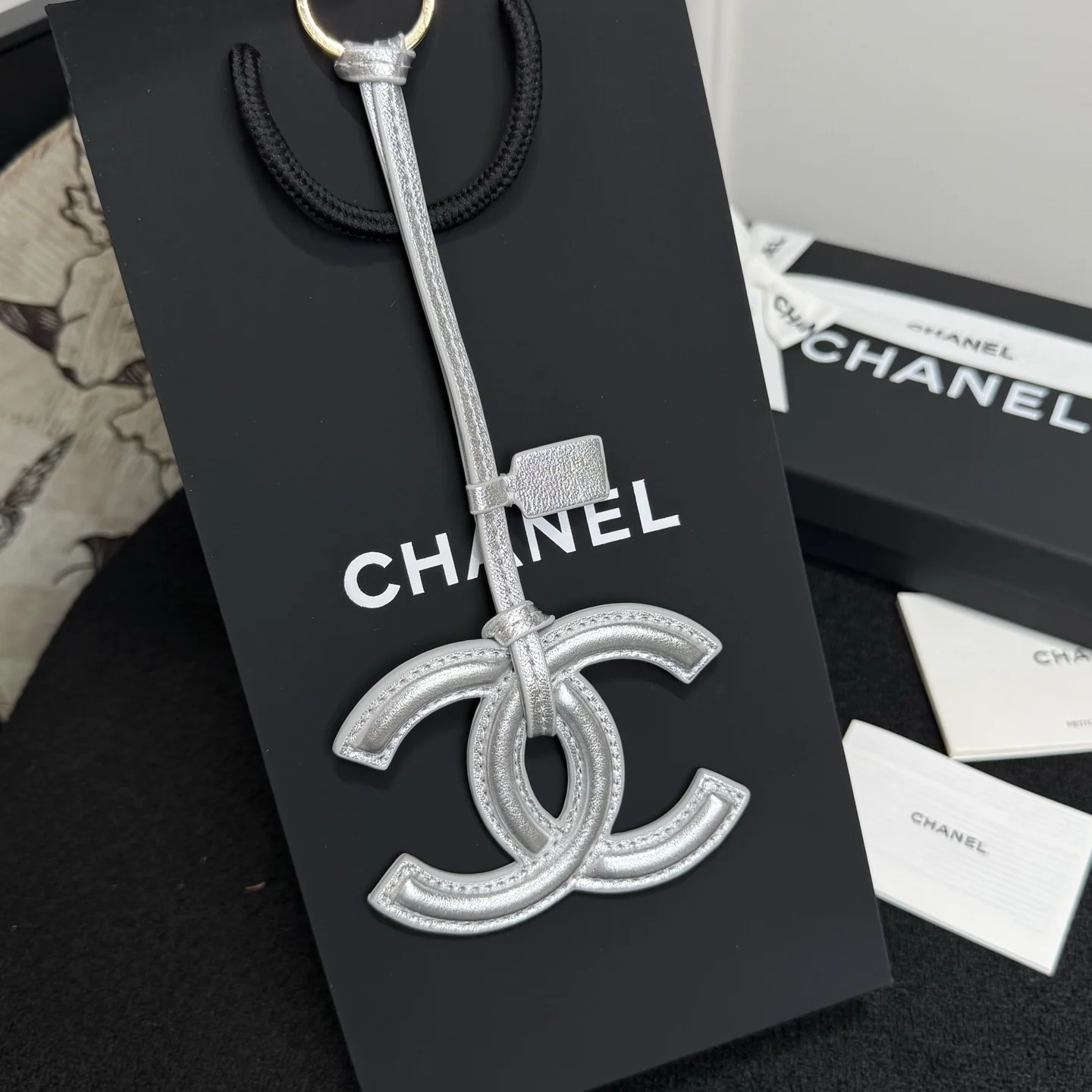 샤넬 램스킨 더블 C 로고 키링 상세 이미지 4