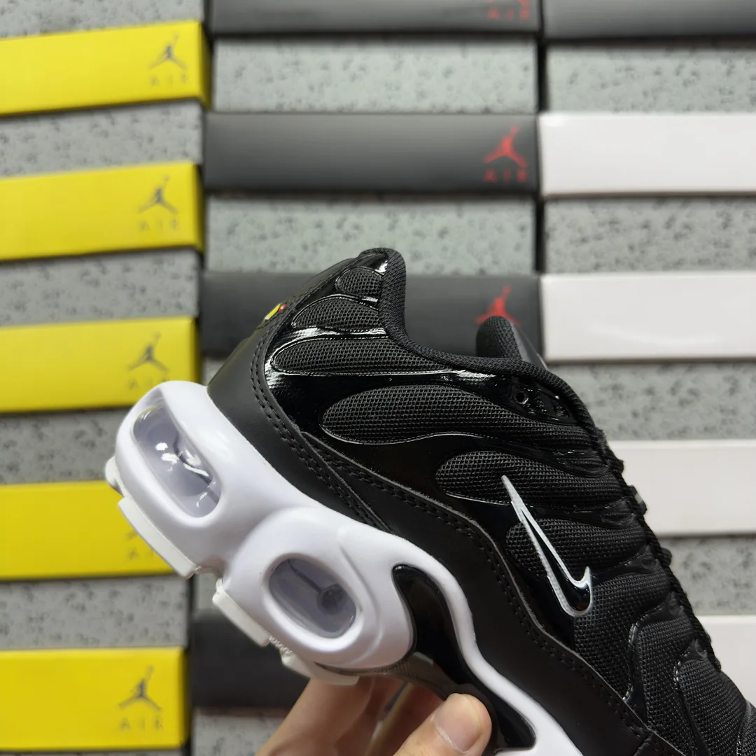 나이키 [BD] 에어 맥스 플러스 DM2362-001 201869 Nike Air Max Plus Black White 상세 이미지 3
