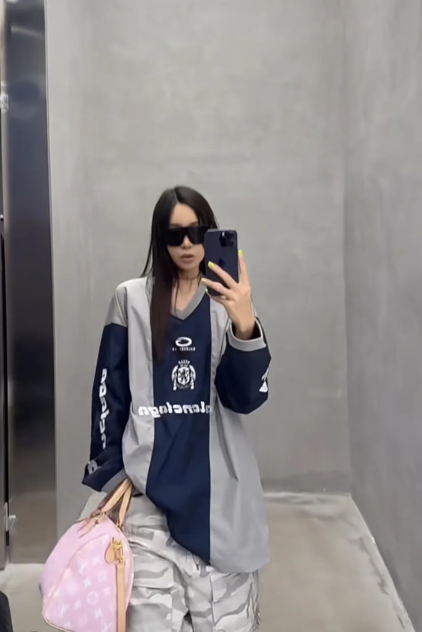 발렌시아가 컬러 블록 V넥 긴팔 티셔츠 상세 이미지 13