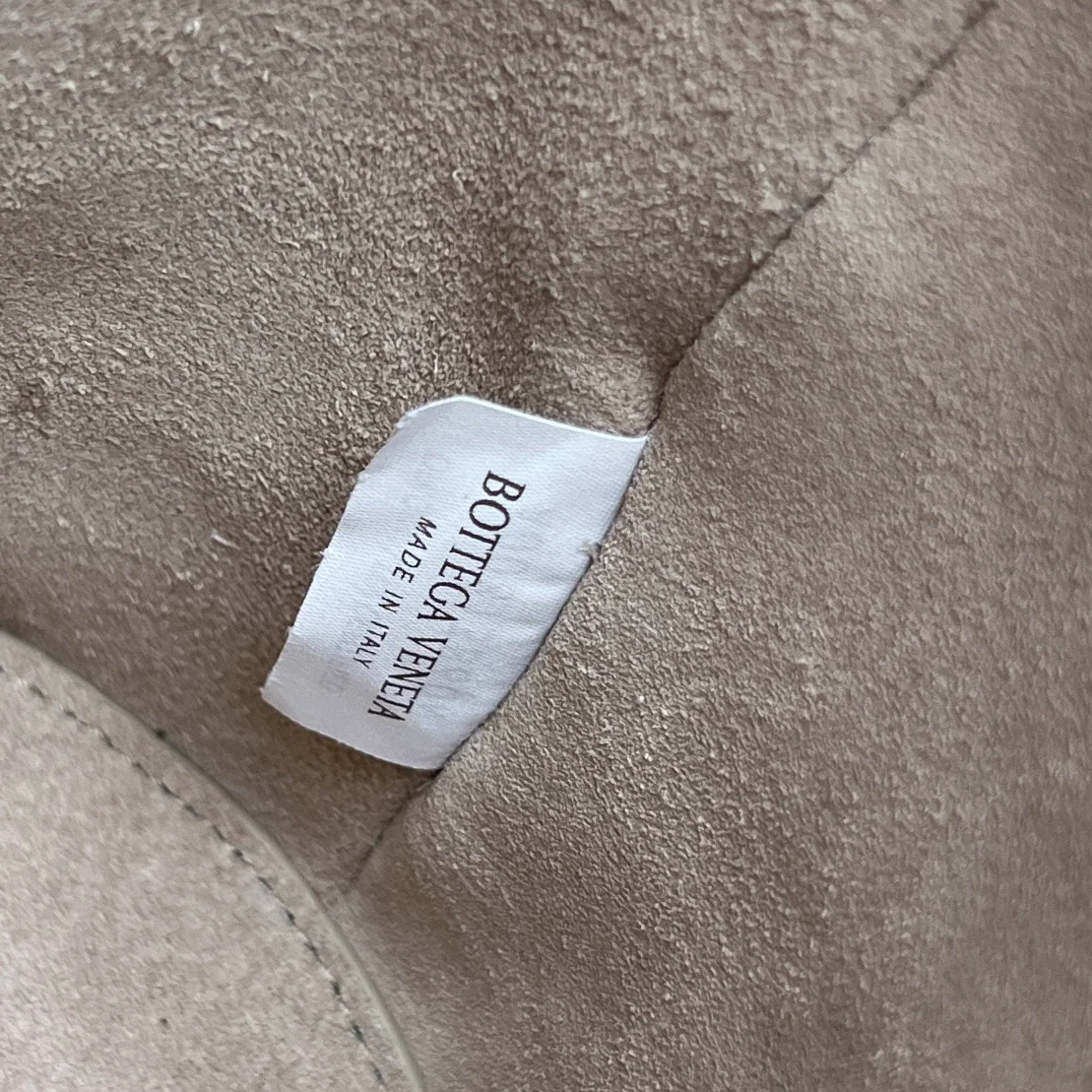 보테가베네타 소가죽 스웨이드 버킷백 상세 이미지 9