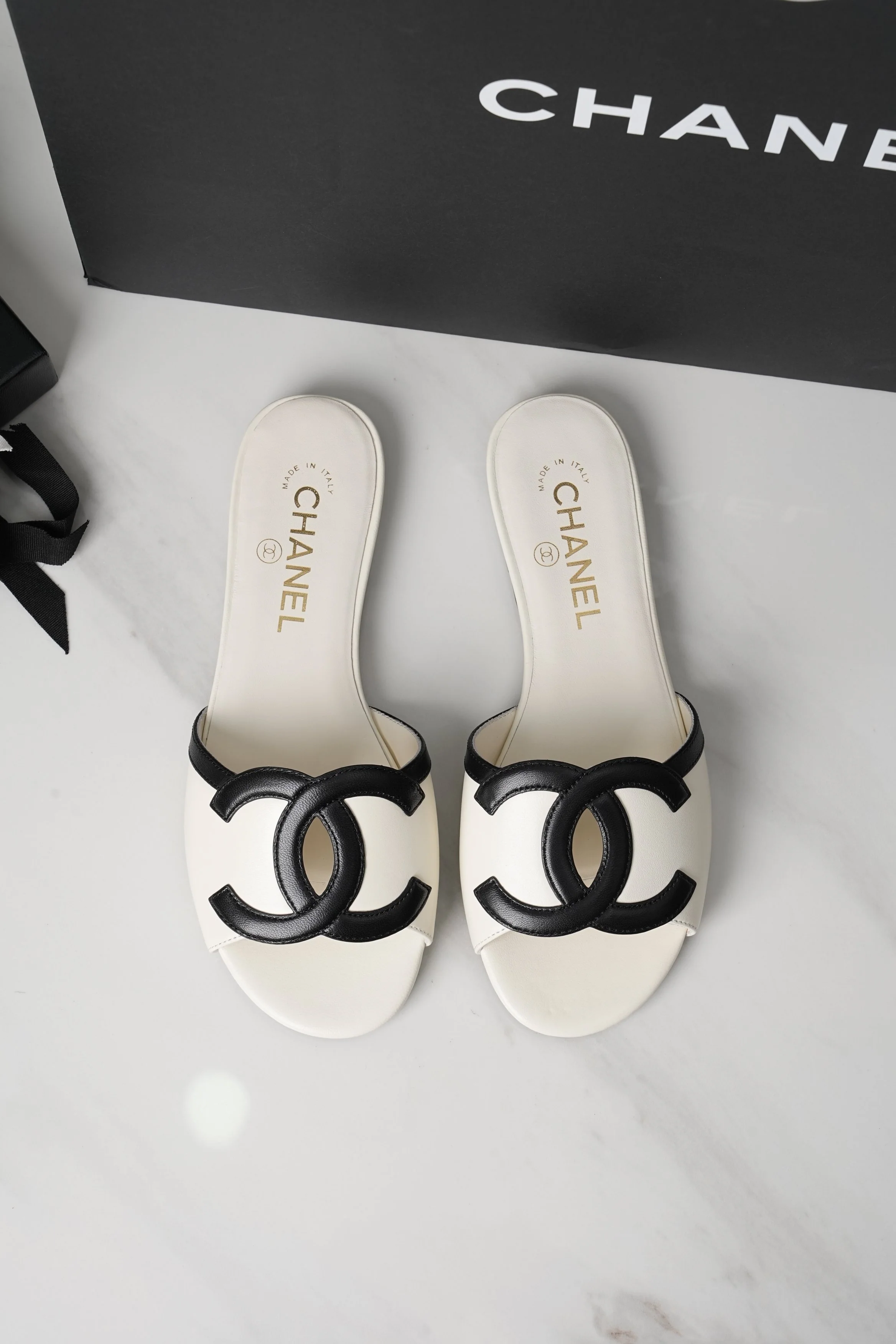 샤넬 뉴판다 화이트 플랫 슬리퍼 상세 이미지 6