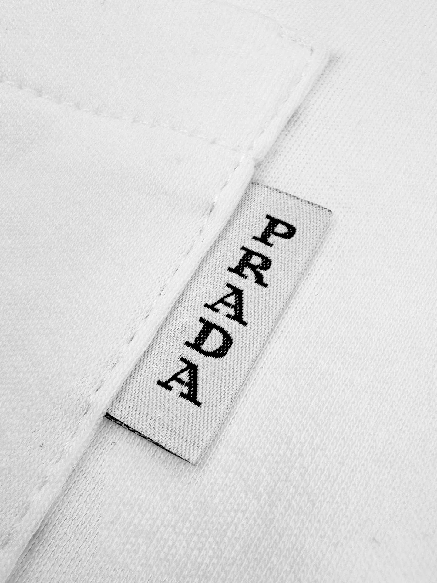 프라다 태그 포켓 남성 반팔 티셔츠 상세 이미지 5