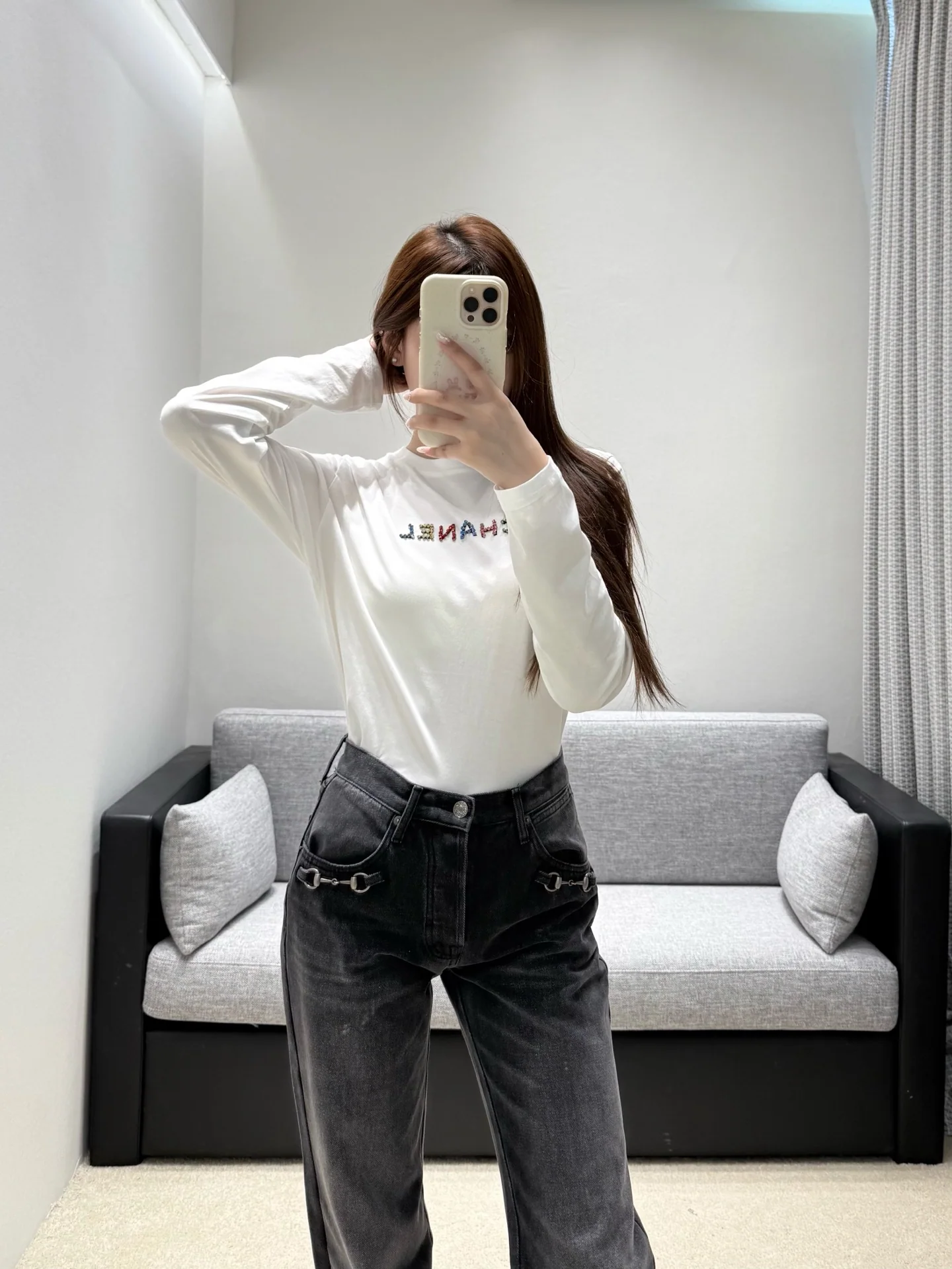 샤넬 컬러풀 라인스톤 로고 여성 긴팔 티셔츠 상세 이미지 7
