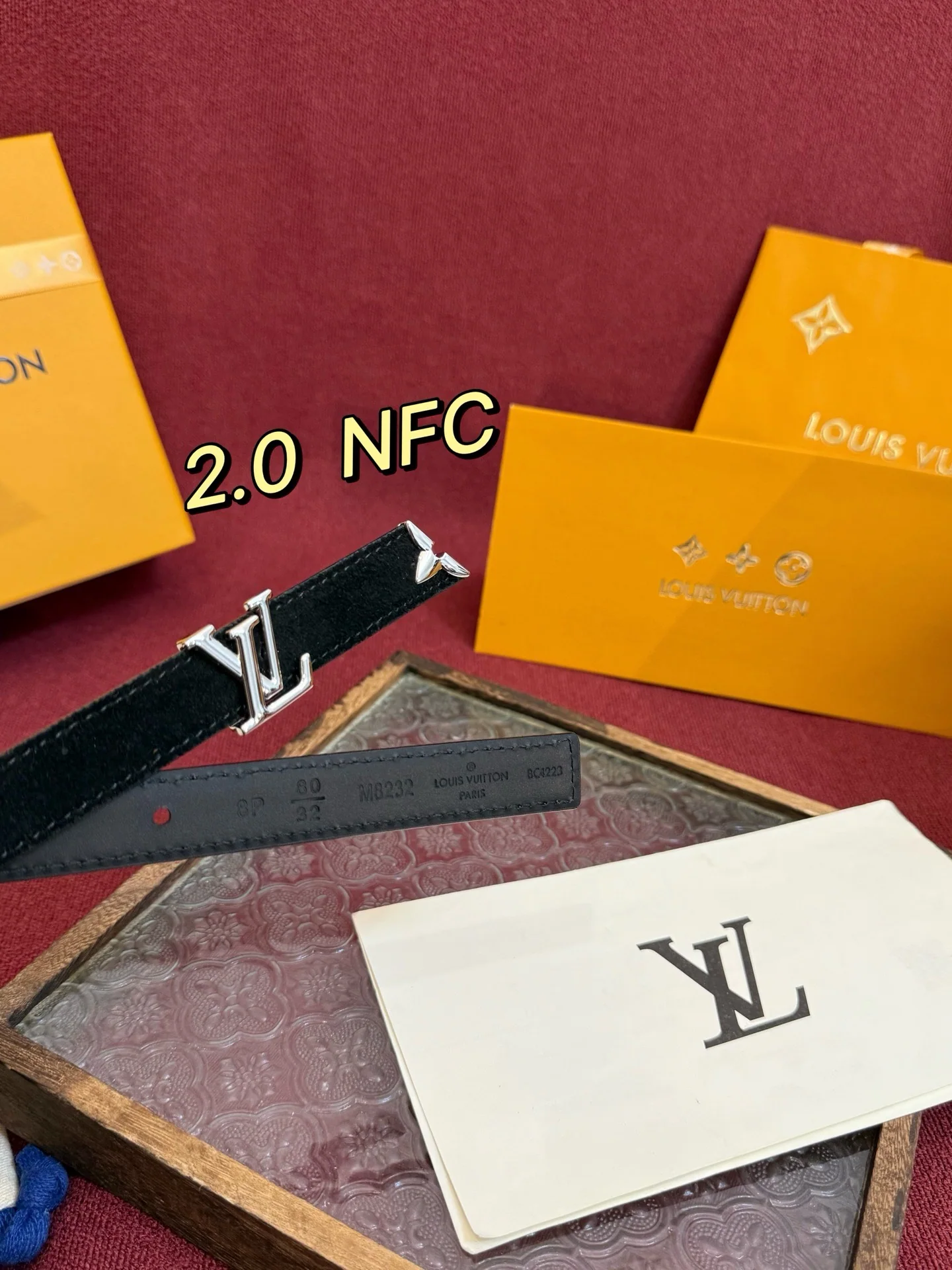 루이비통 골드 LV 이니셜 버클 스웨이드 벨트 상세 이미지 9
