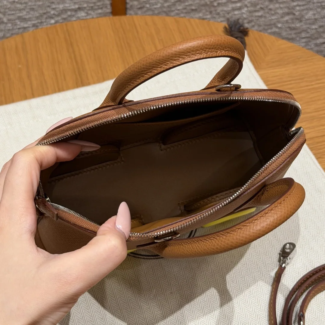 에르메스 바퀴 달린 볼리드 가방 상세 이미지 6