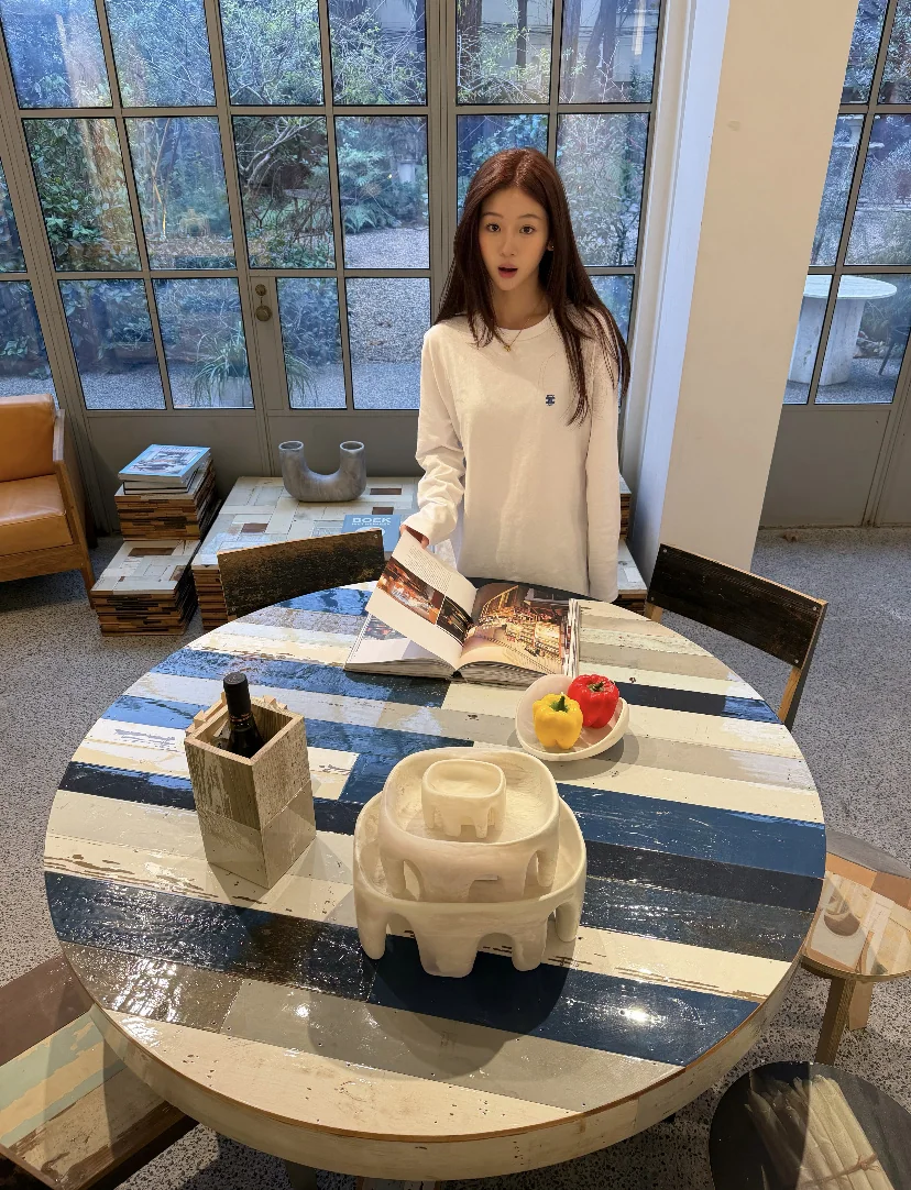 셀린느 마이크로 로고 자수 남성 긴팔 티셔츠 26SS 상세 이미지 14