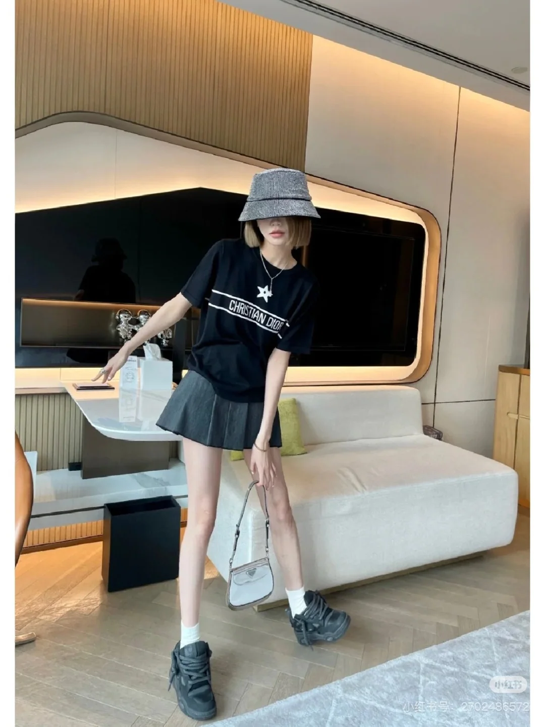 디올 자수 스트라이프 반팔 티셔츠 상세 이미지 6