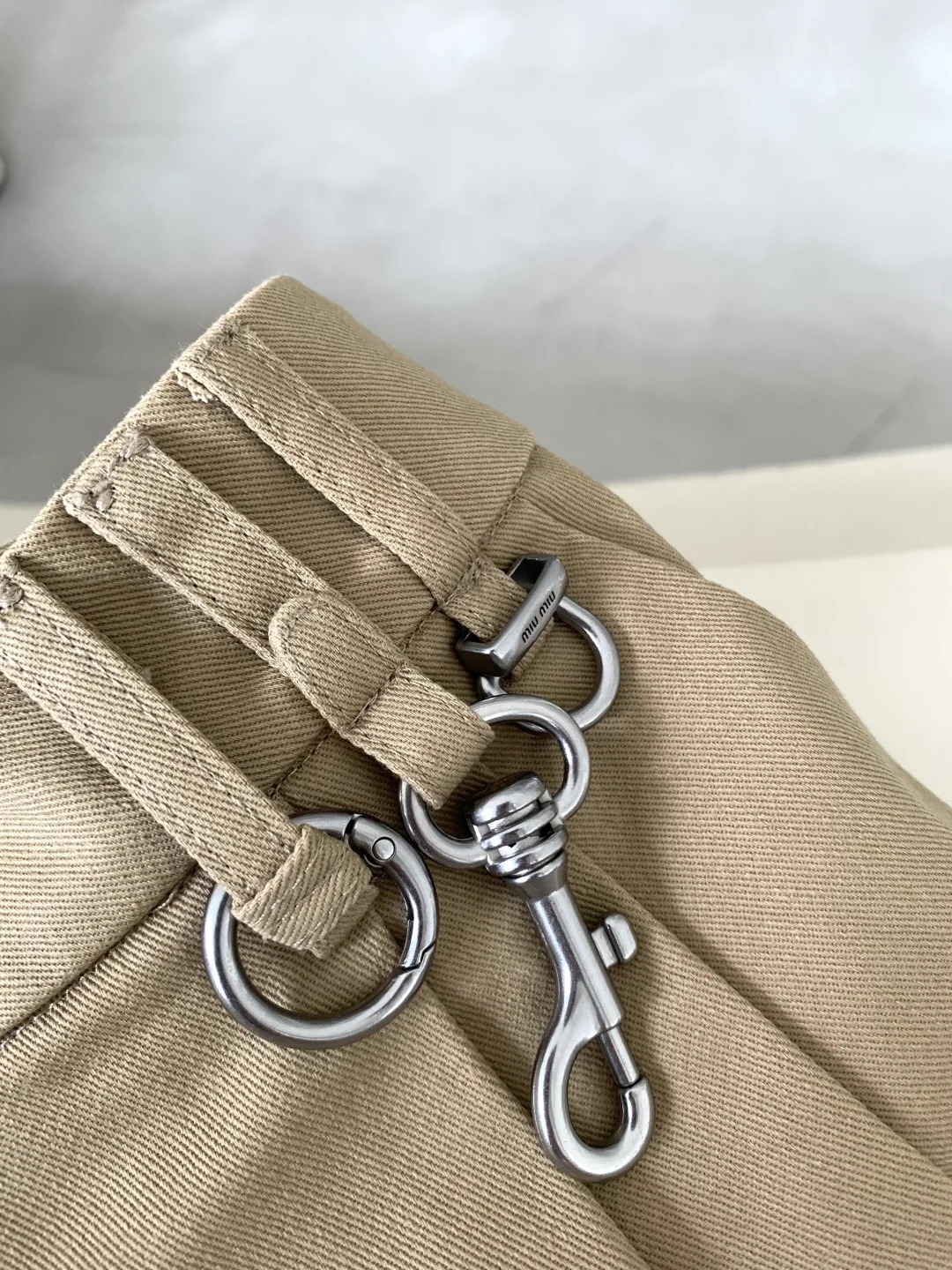 미우미우 카키 워크웨어 스타일 플리츠 스커트 26 SS 상세 이미지 4