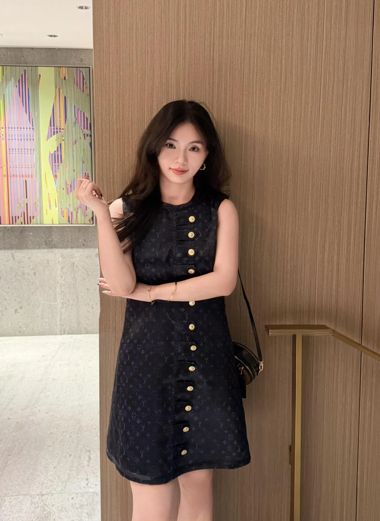 루이비통 골드 로고 프린트 민소매 원피스 상세 이미지 2