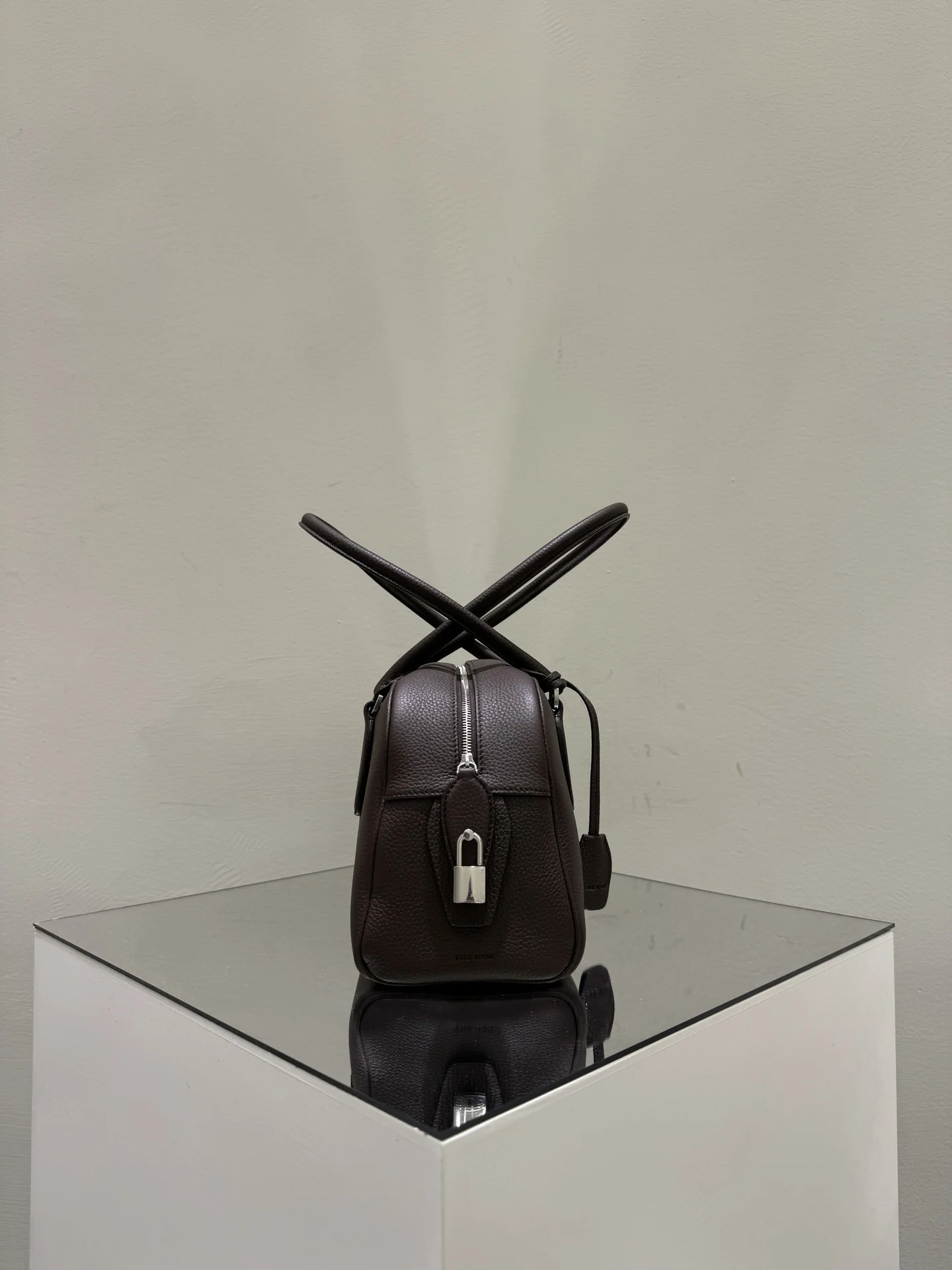 더로우 롱핸들 클라인 가죽 가방 상세 이미지 3