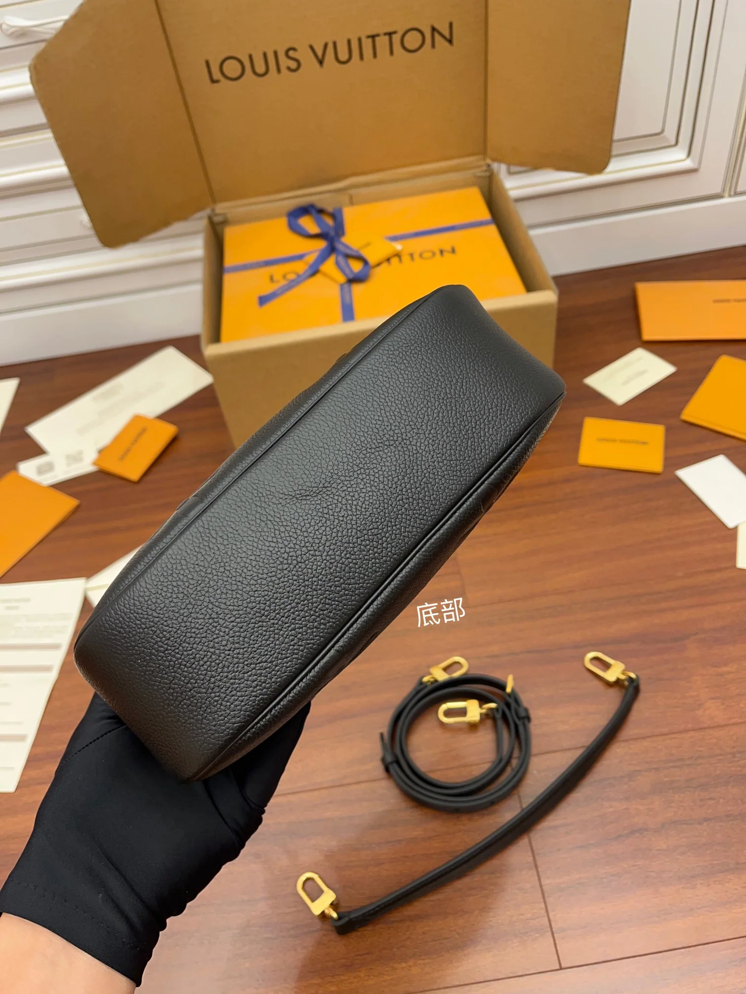 루이비통 M46002 가방 상세 이미지 4