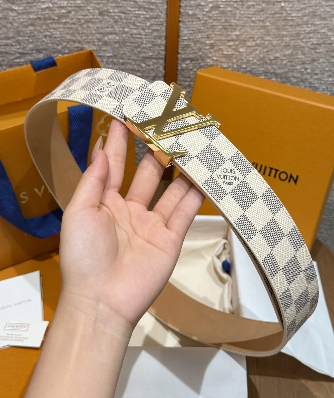 루이비통 이니셜 40mm 리버시블 벨트 상세 이미지 4