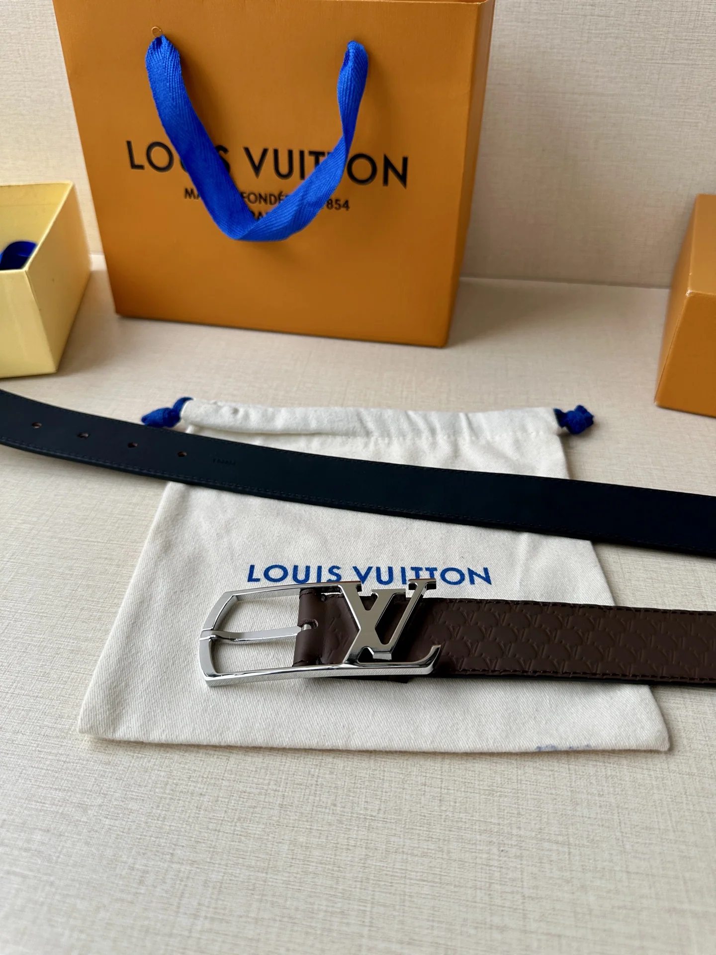 루이비통 LV 에어로그램 버클 벨트 상세 이미지 6