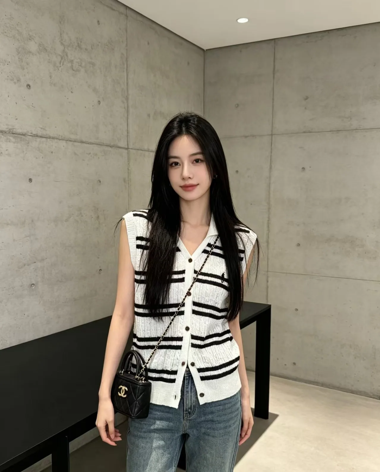 톰브라운 여성 스트라이프 카라 반팔 니트 베스트 상세 이미지 1