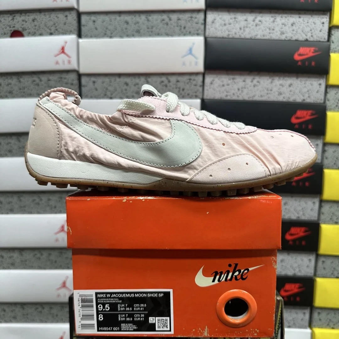 나이키 [GOD] HV8547-601 201601 Nike Moon Shoe SP Jacquemus Aluminum Pink