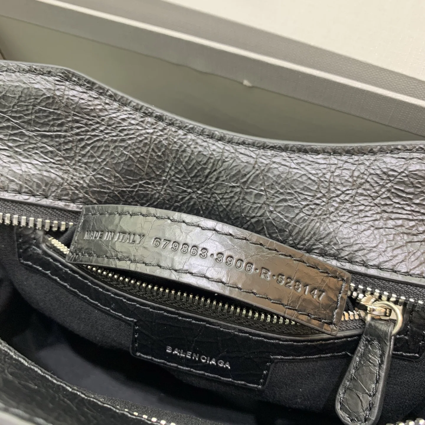 발렌시아가 네오 카골 모터사이클 백 상세 이미지 8