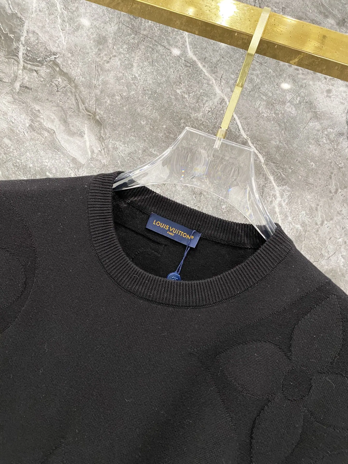 루이비통 엠보스드 자카드 니트 크루넥 반팔 티셔츠 2026 FW 상세 이미지 3