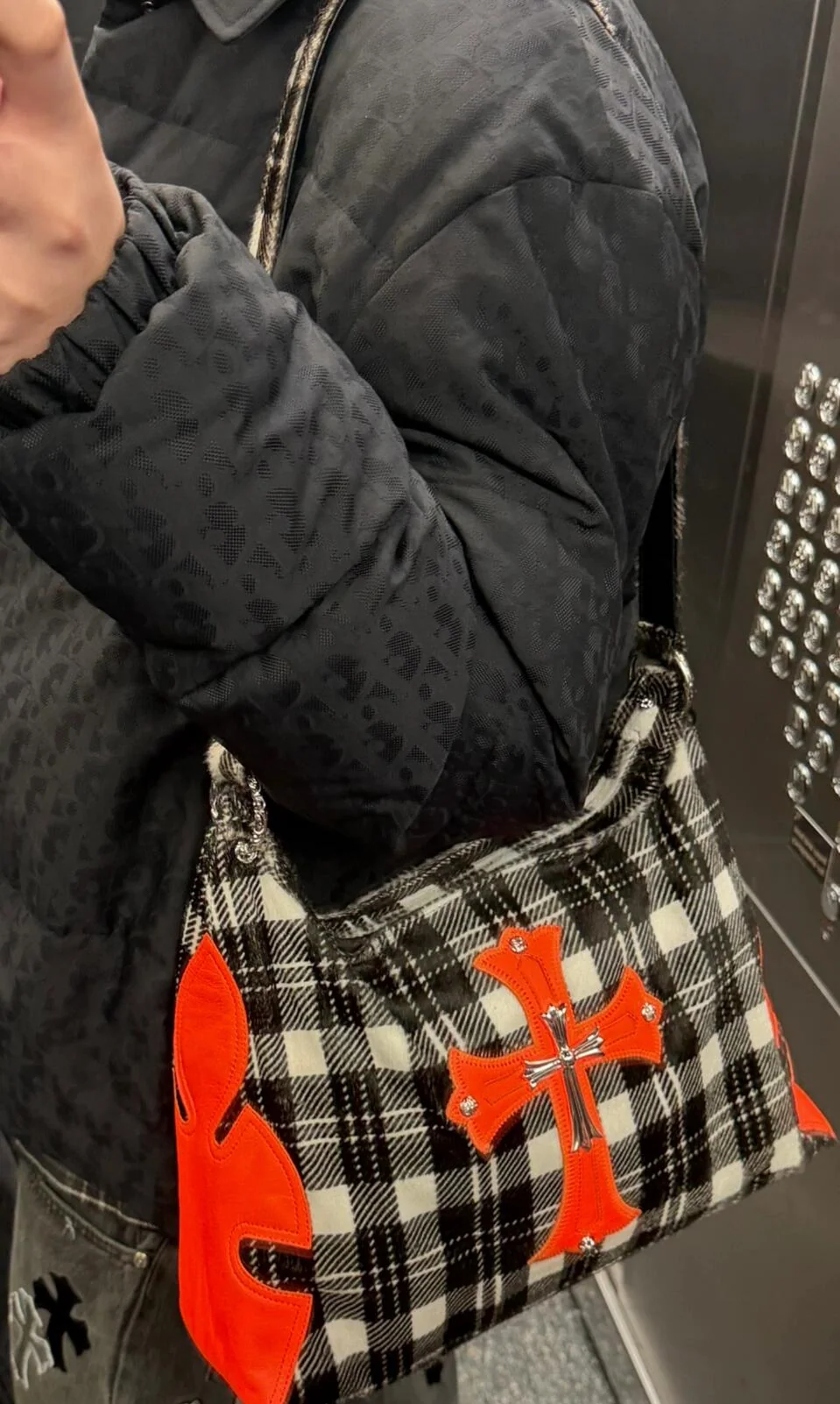 크롬하츠 체크 무늬 포니 헤어 가방 상세 이미지 9