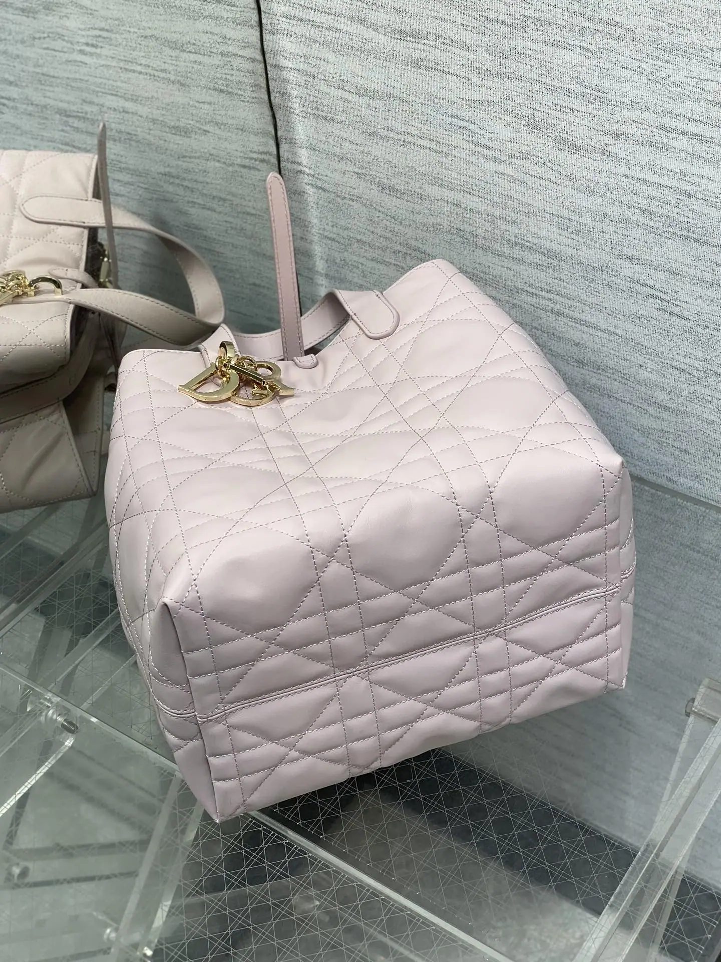 디올 뚜주흐 블랙 카프 스킨 토트백 상세 이미지 8