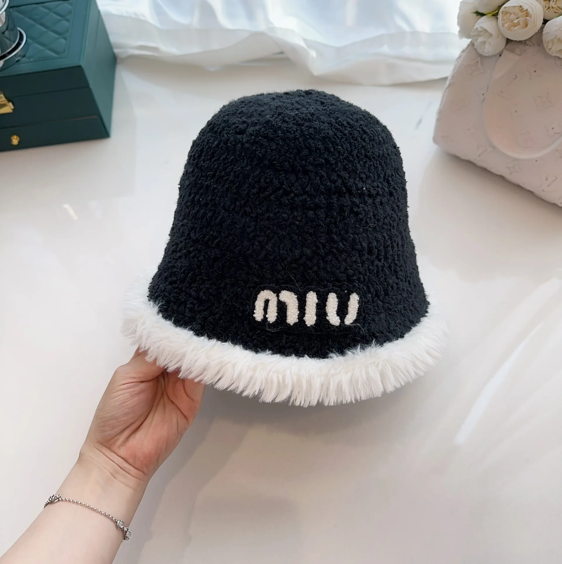 미우미우 모자 81140 Miu Miu Cap 상세 이미지 6