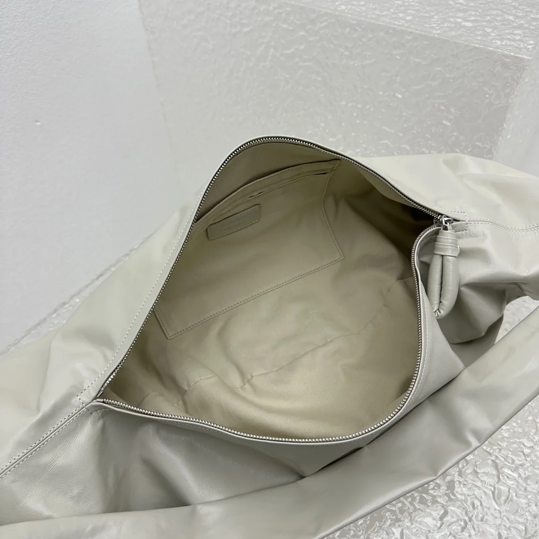 르메르 크루아상 페이퍼 레더 숄더백 라지 상세 이미지 7