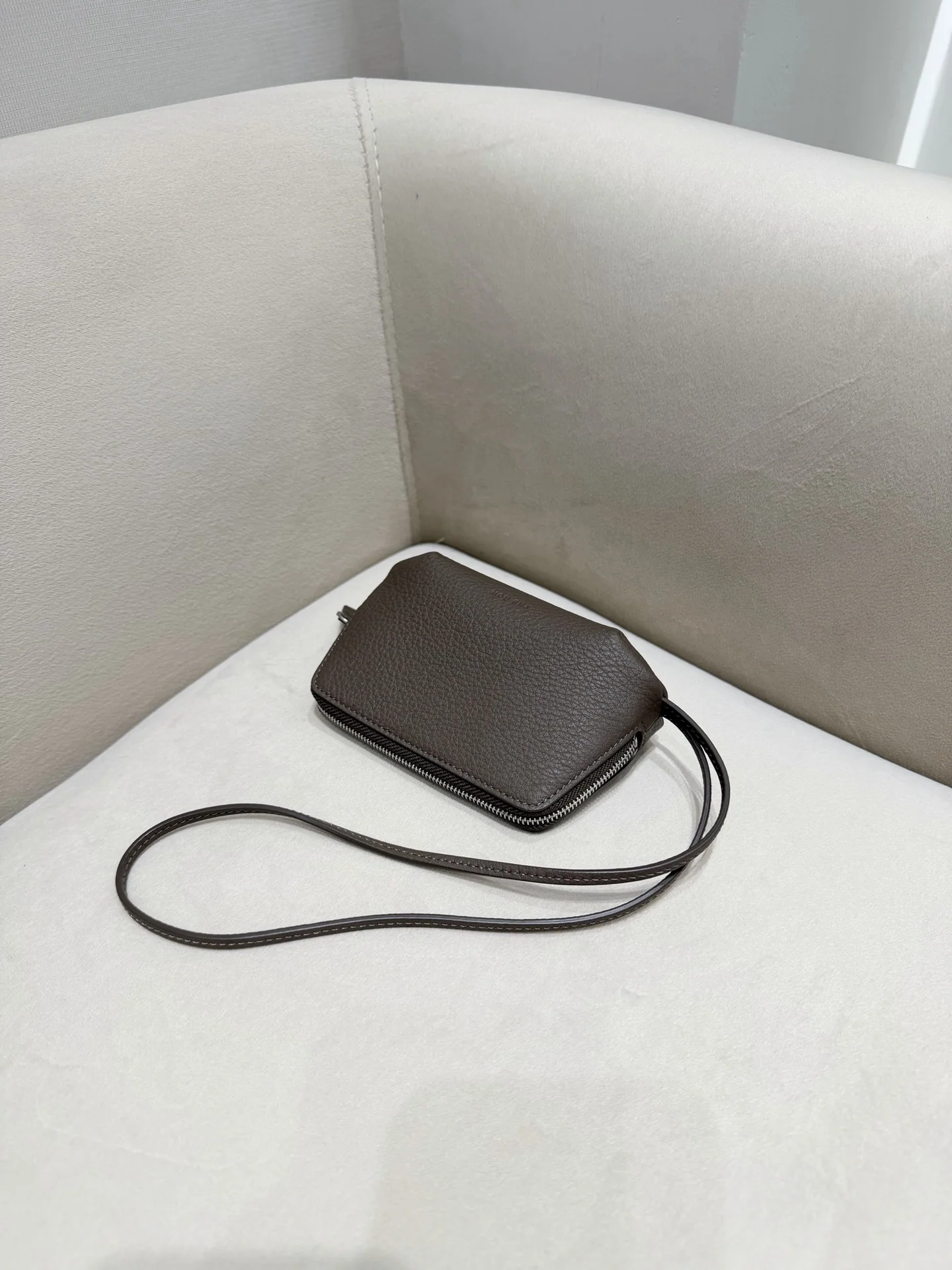 더로우 오웬 파우치 코인 퍼스 가방 상세 이미지 3