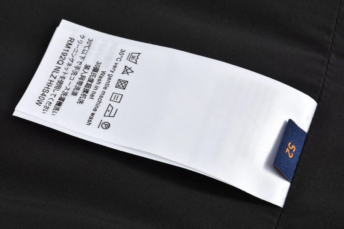 루이비통 테크 레더 모노그램 엠보싱 남성 패딩 상세 이미지 10