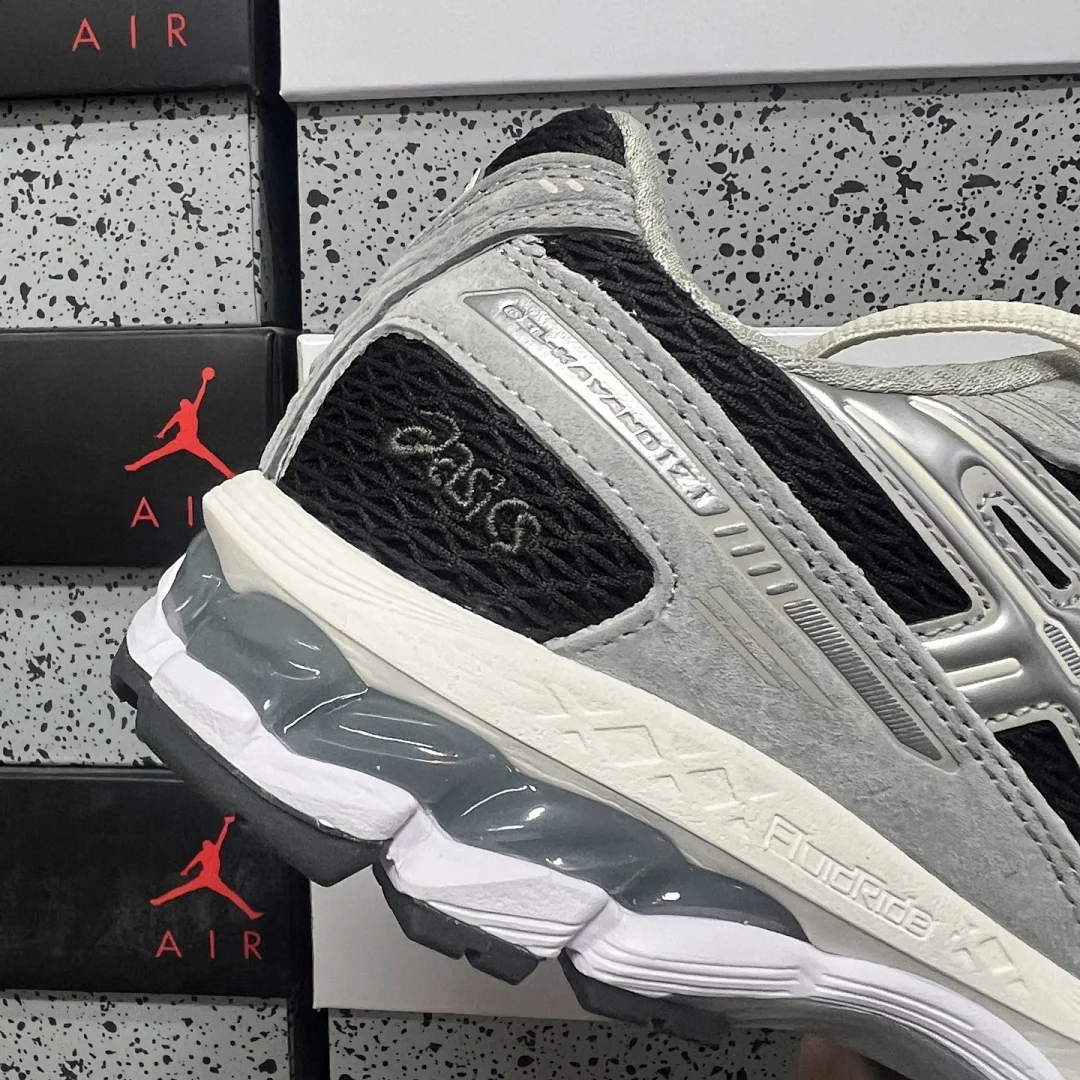 아식스 [ZC] 젤 카야노 12.1 1203A846-020 200318 Asics Gel-Kayano 12.1 Kith Peat Cream 상세 이미지 7