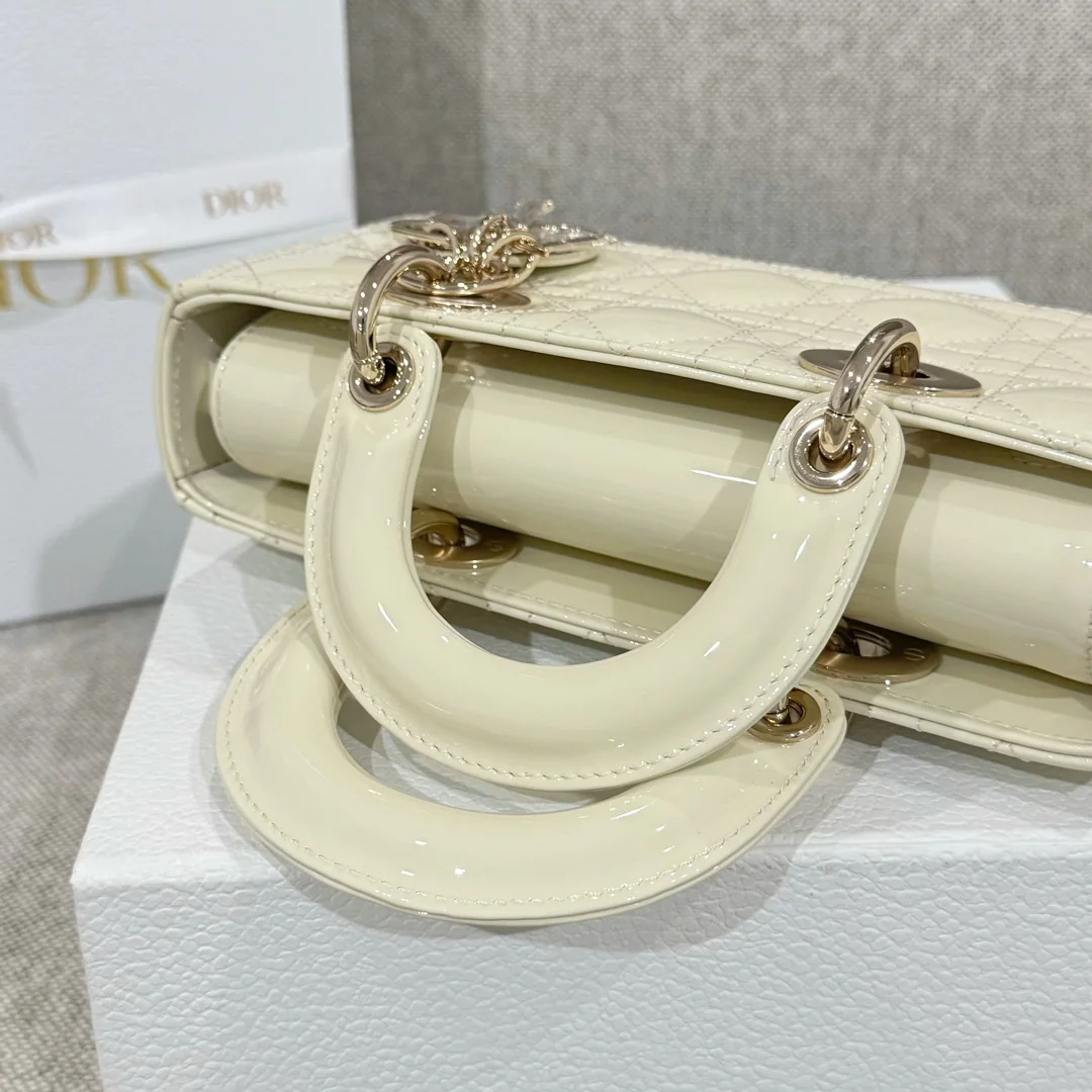 디올 베이지 에나멜 가죽 LOVE 여성 가방 상세 이미지 6