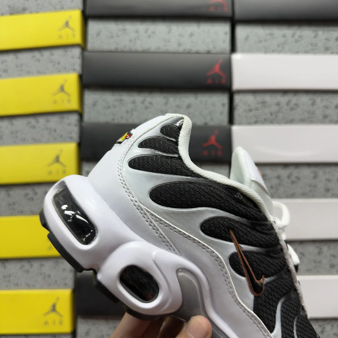 나이키 [BD] 에어 맥스 플러스 CT1094-102 201874 Nike Air Max Plus White Black Metallic 상세 이미지 7