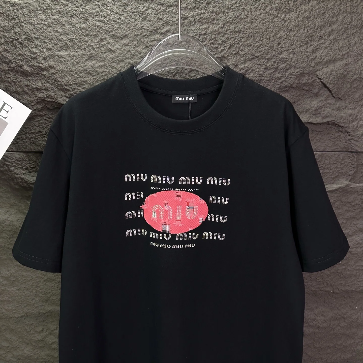 미우미우 아플리케 라인석 레터 로고 반팔 티셔츠 상세 이미지 5