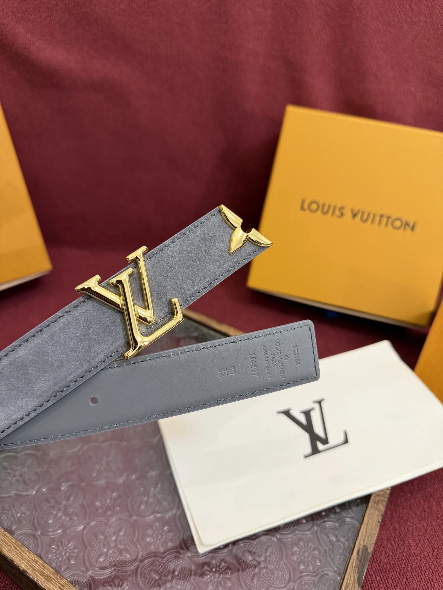 루이비통 LV 이니셜 골드 버클 스웨이드 벨트 상세 이미지 4
