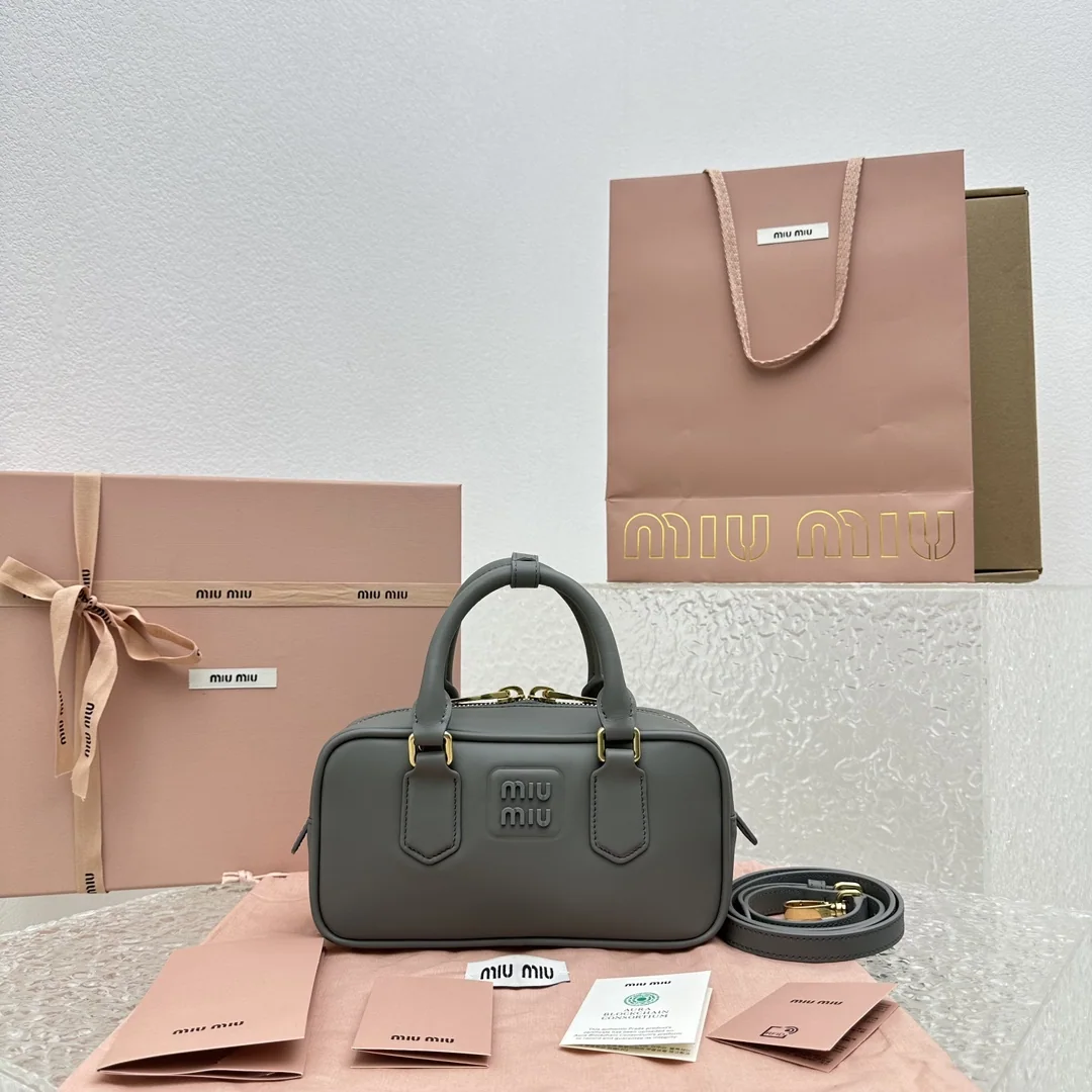 미우미우 패딩 볼링 백 가방 상세 이미지 1