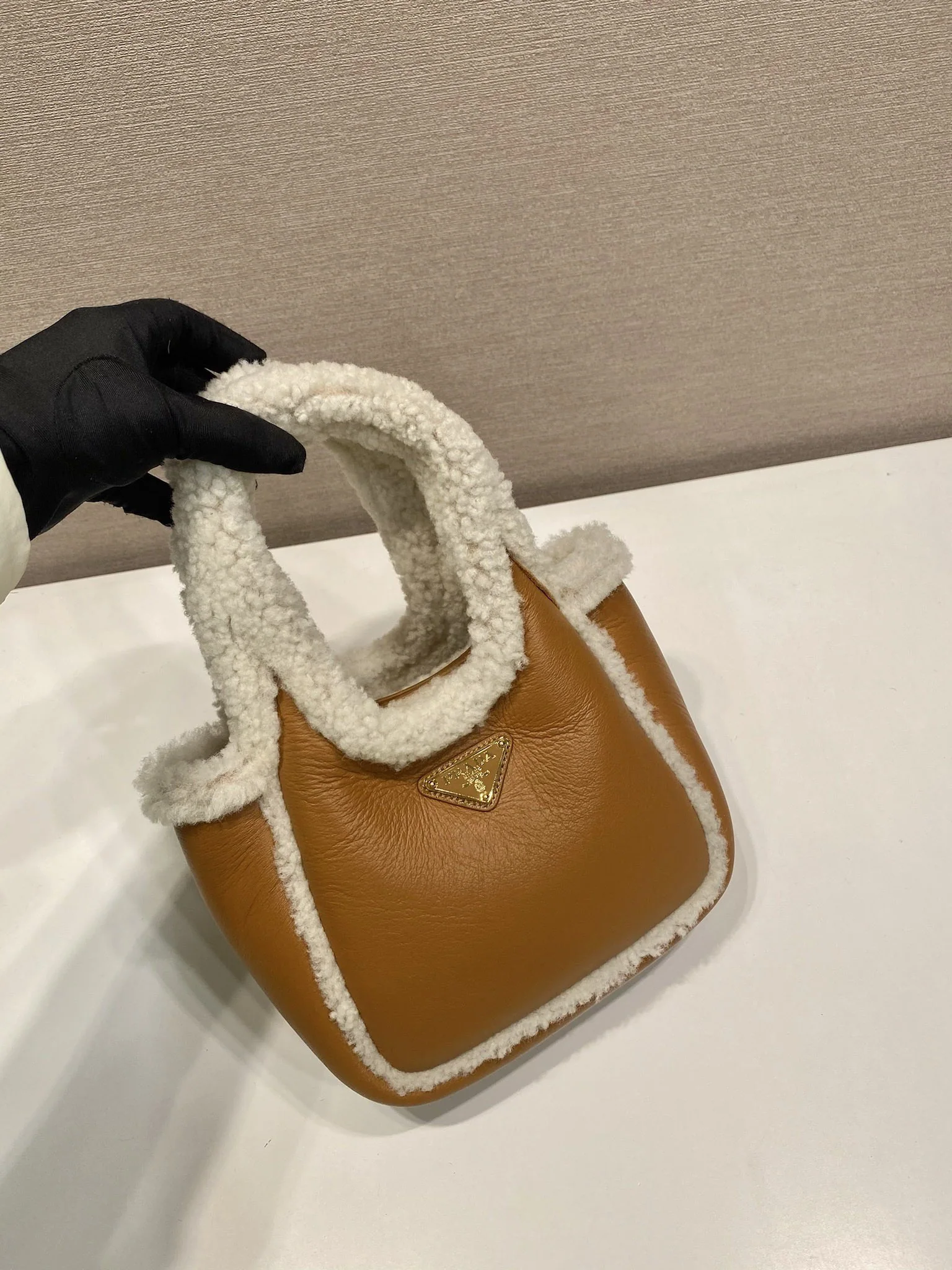 프라다 램스킨 버킷백 1BA349 상세 이미지 3