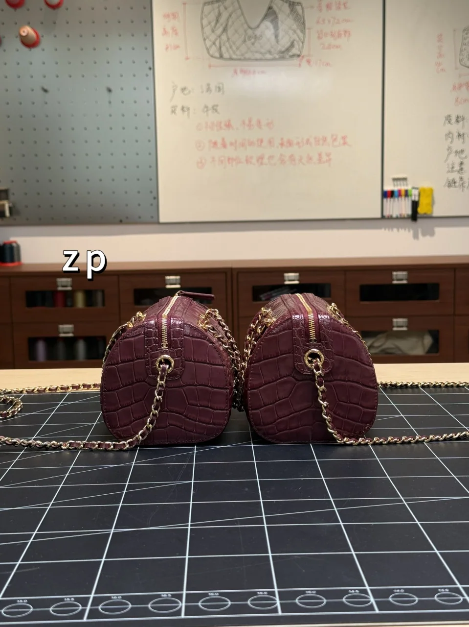샤넬 26 a 볼링 알리게이터 와인레드 가방 상세 이미지 2