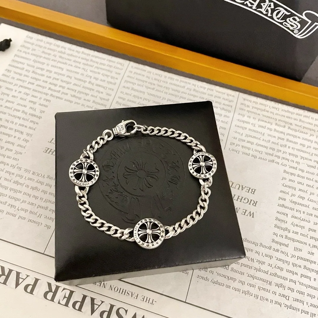 크롬하츠 클래식 레트로 라운드 크로스 엠보싱 팔찌 상세 이미지 1