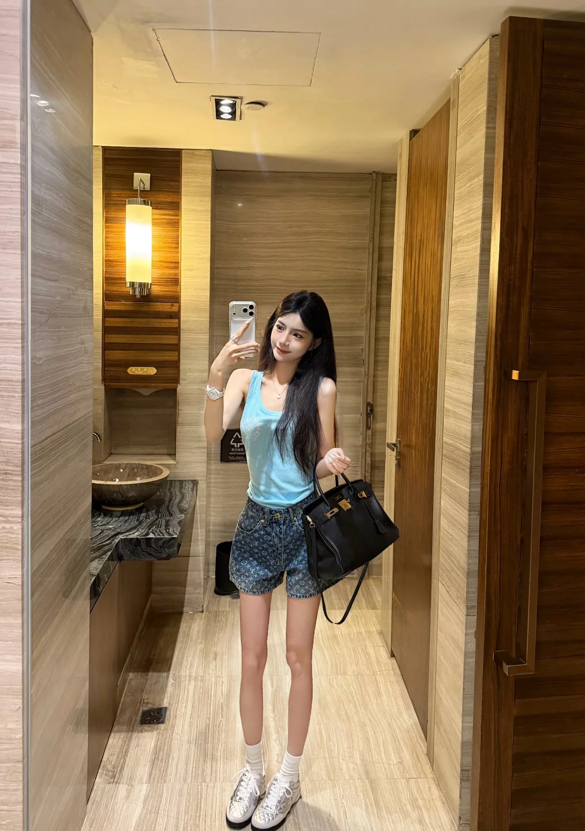 루이비통 모노그램 패턴 하이웨스트 여성 데님 반바지 상세 이미지 6