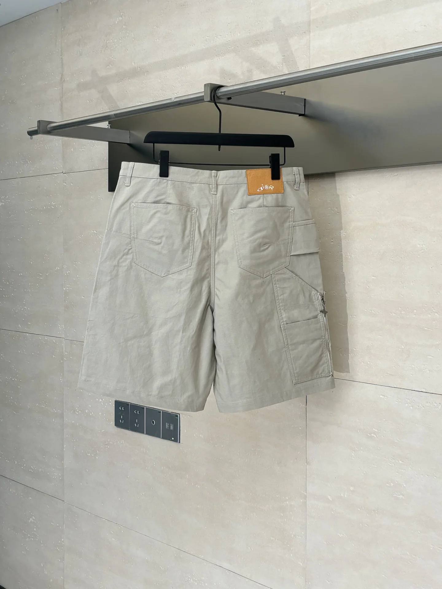디올 남여공용 반바지 68857 Dior Shorts 상세 이미지 2