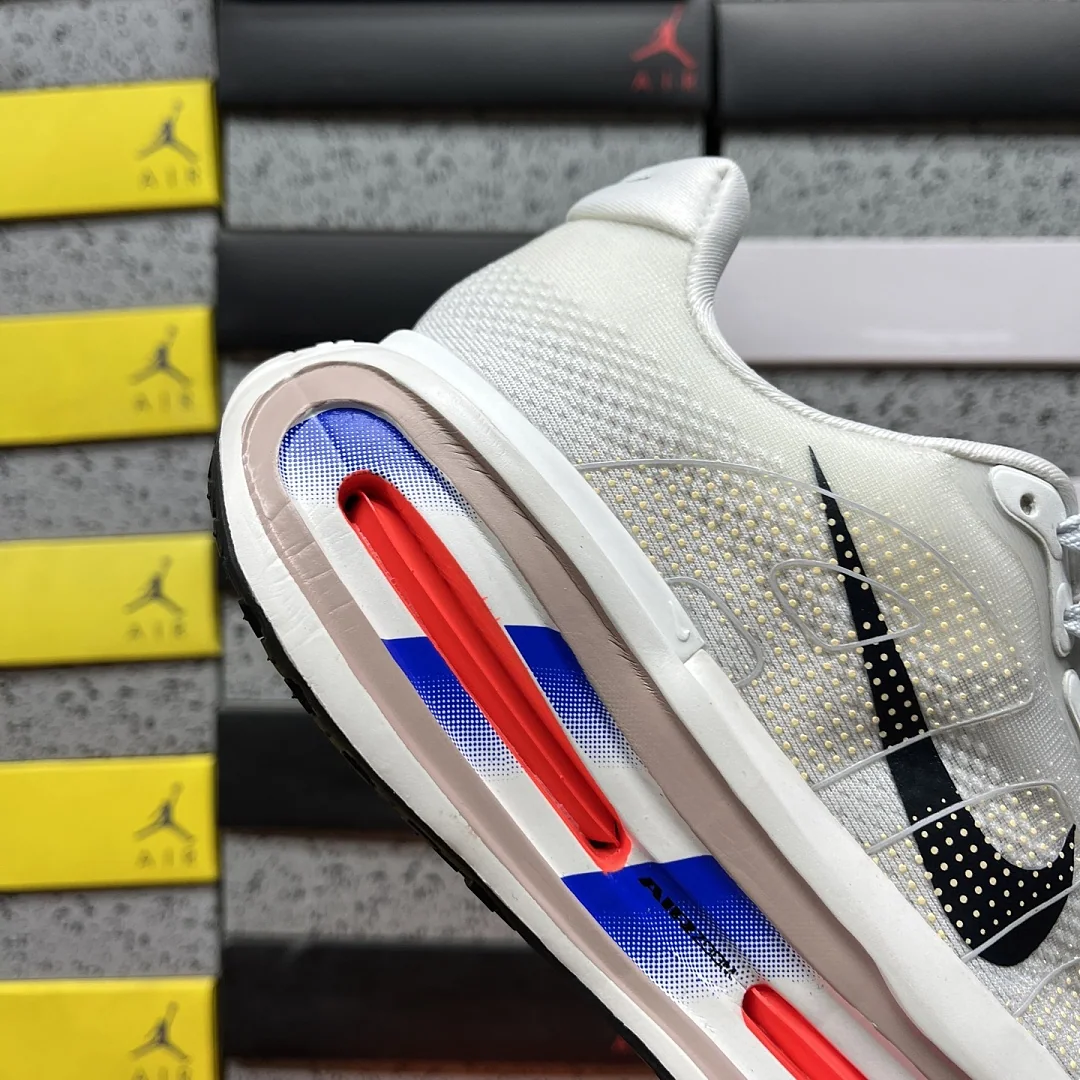 나이키 [CG] 보메로 프리미엄 HQ2050-308 201986 Nike Vomero Premium 상세 이미지 4