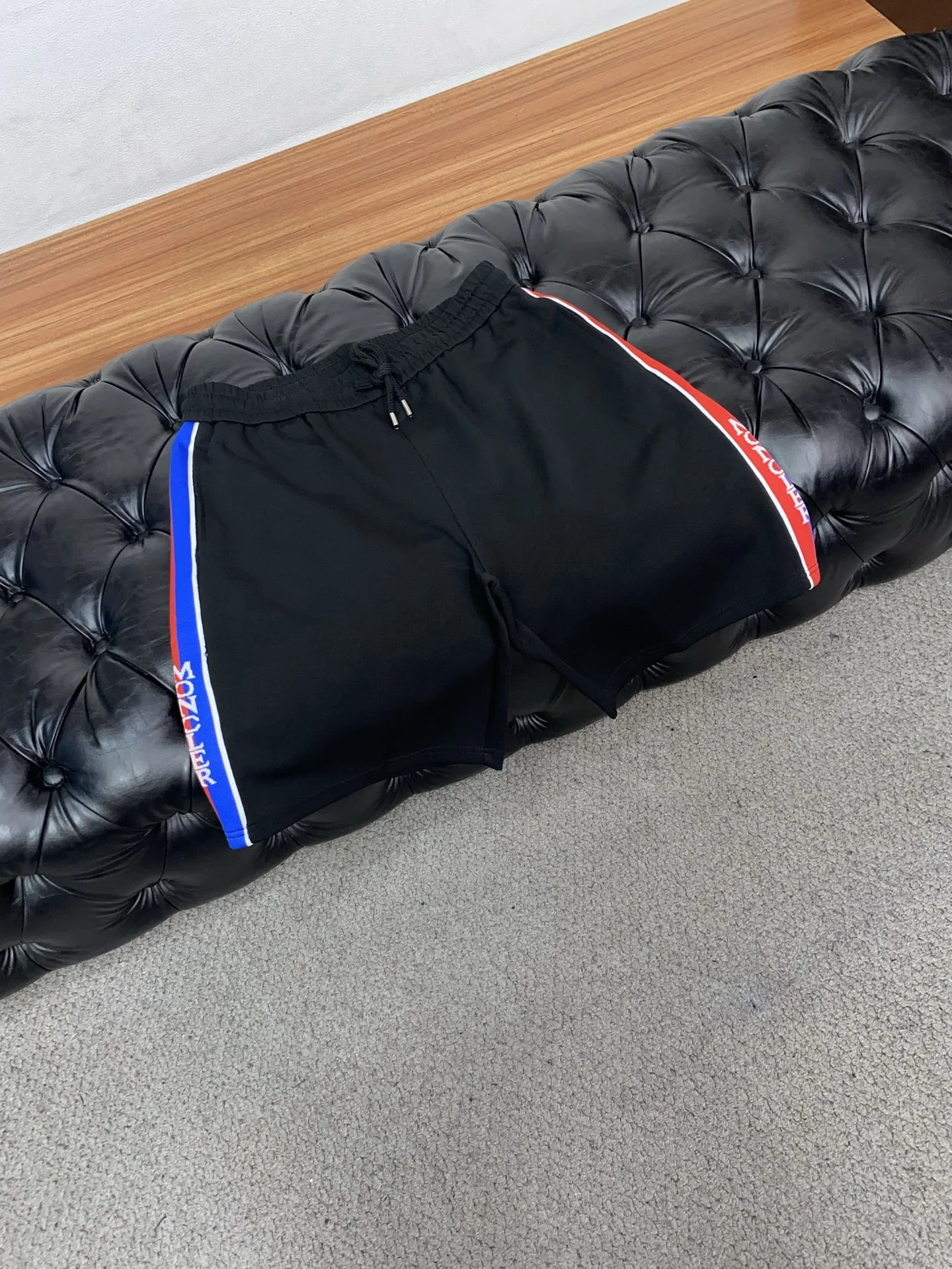 몽클레르 오리지널 핏 린넨 반바지 상세 이미지 6