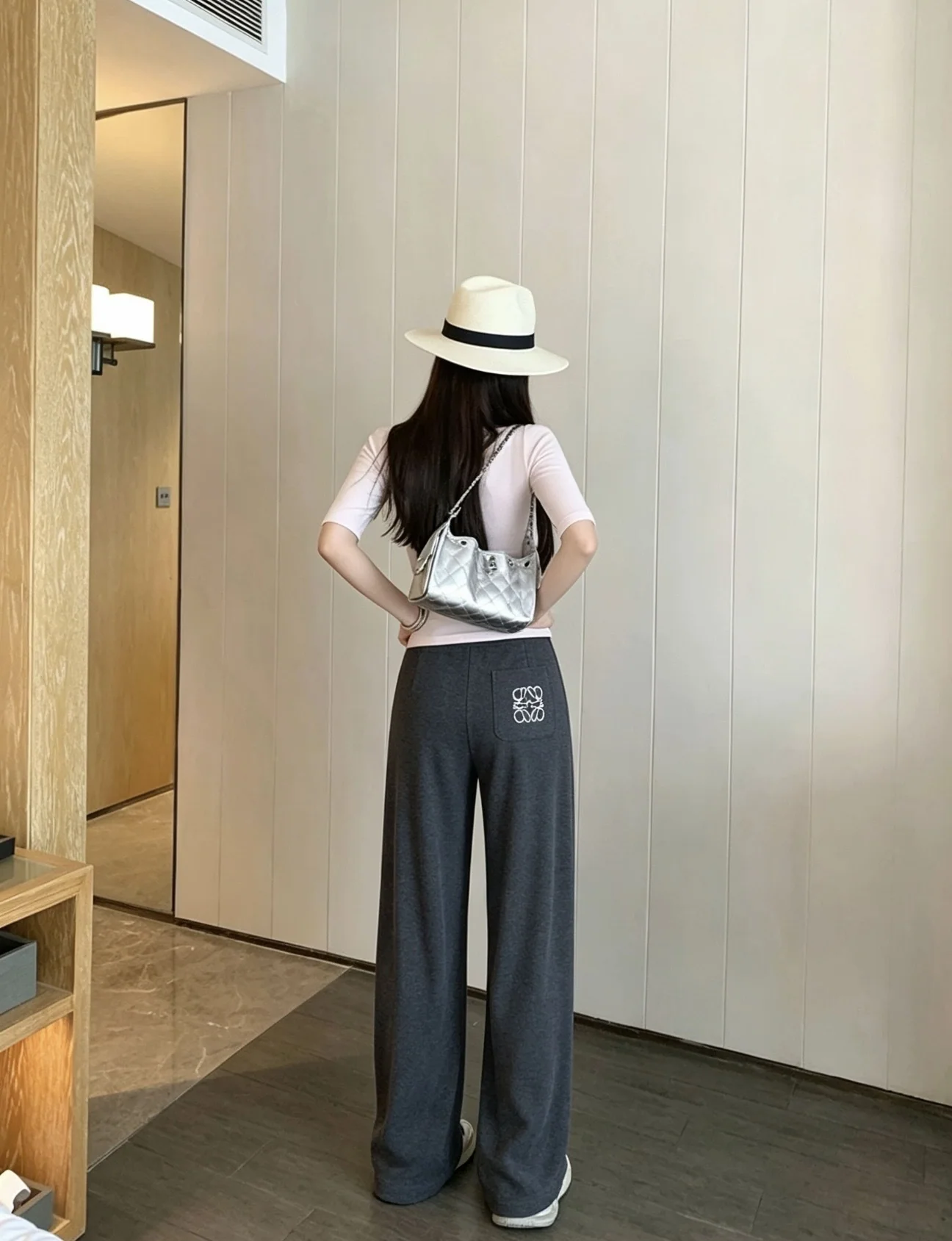 로에베 스퀘어 로고 자수 울 혼방 여성 바지 상세 이미지 2